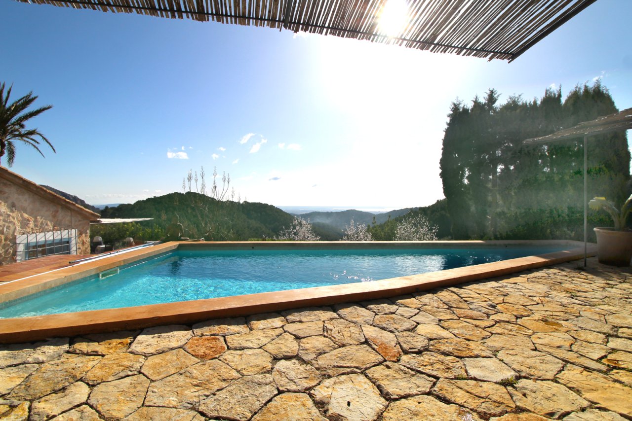 Pool mit Meerblick