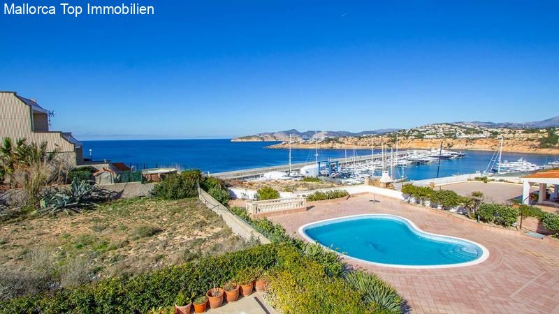 Luxusvilla mit Blick auf Port Adriano