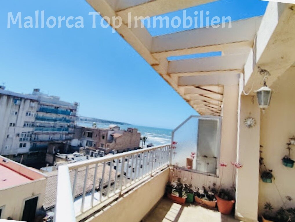 Terrasse mit Blick zum Meer