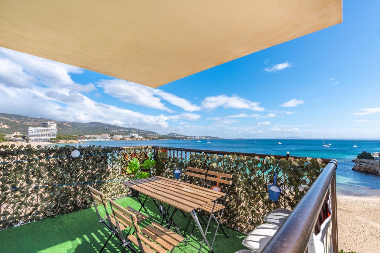 Balkon mit Aussicht auf das Meer