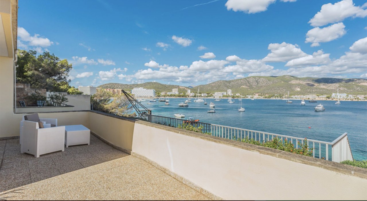 Terrasse mit Blick auf das Mittelmeer