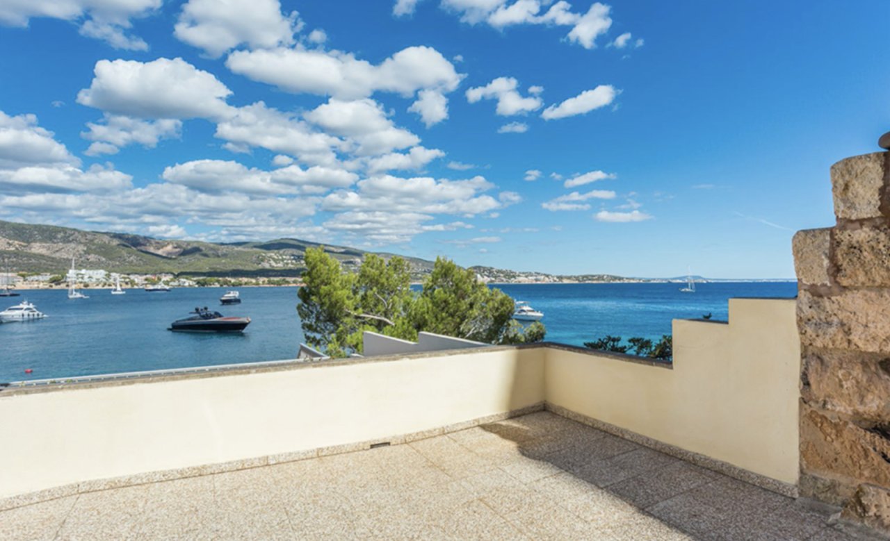 Terrasse mit Blick auf das Mittelmeer