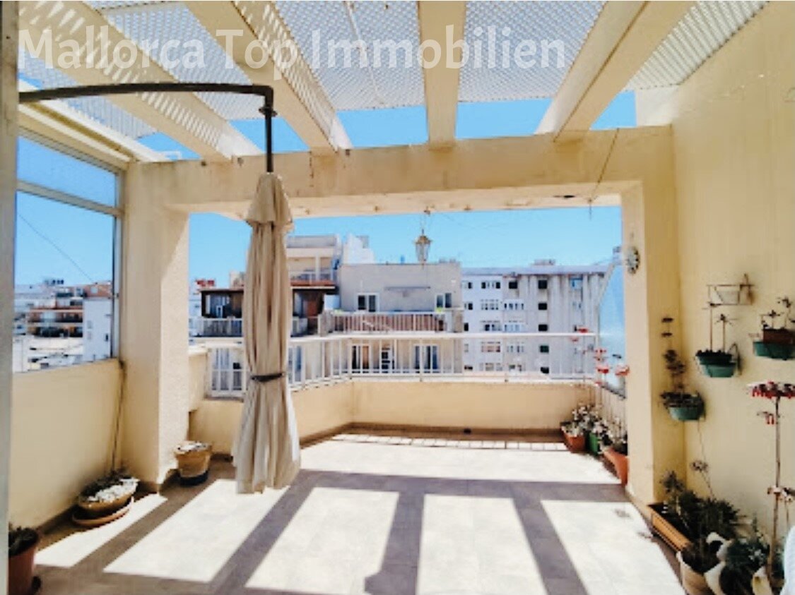 Terrasse mit Blick zum Meer