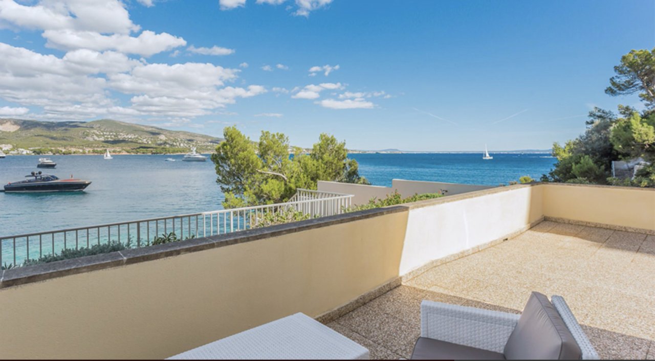 Terrasse mit Blick auf das Mittelmeer