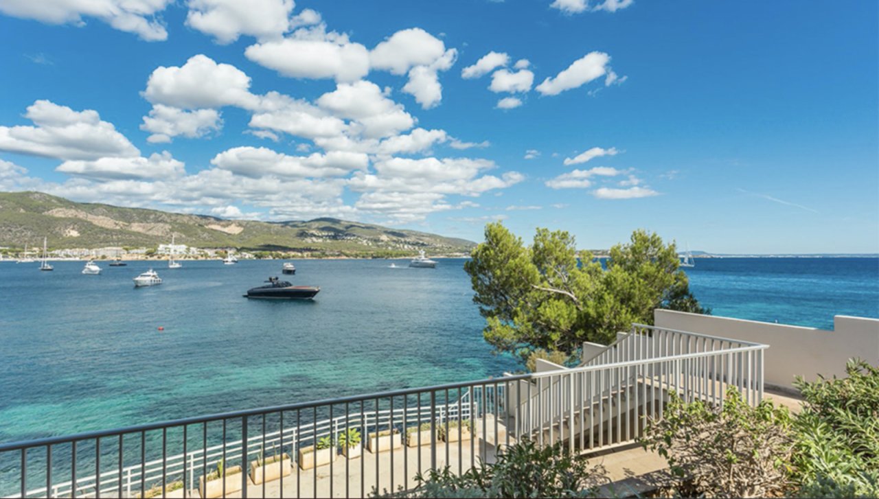 Terrasse mit Blick auf das Mittelmeer