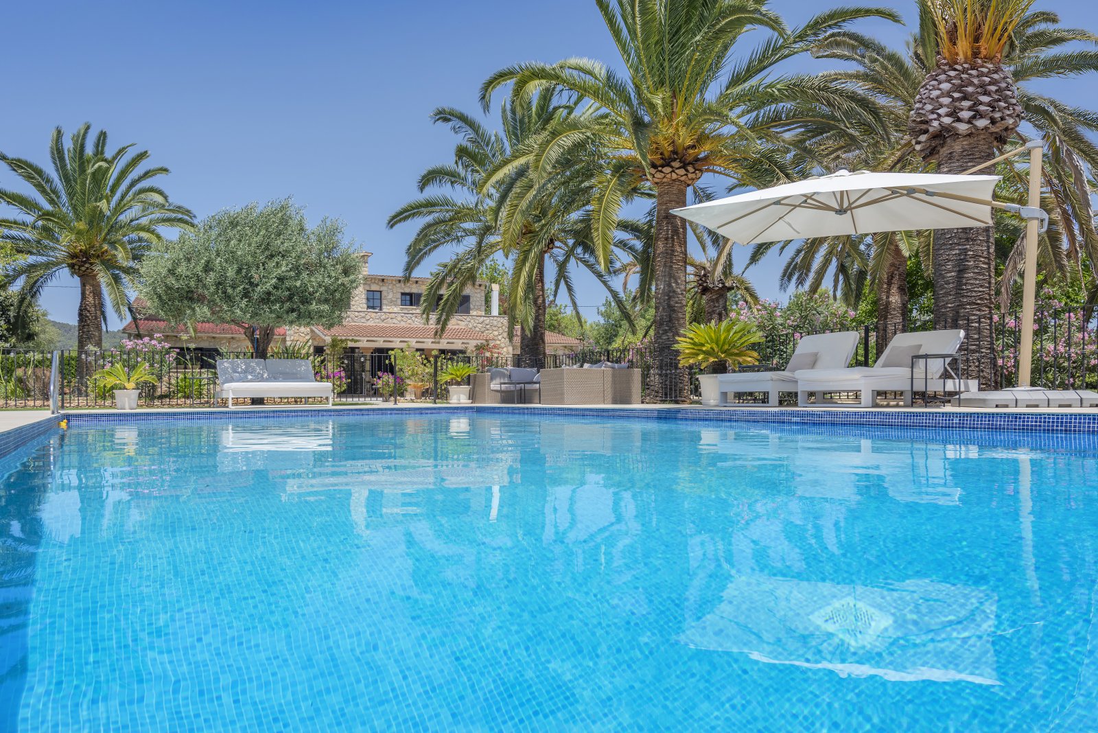 Villa con vistas al mar en una zona residencial preferente de Mallorca