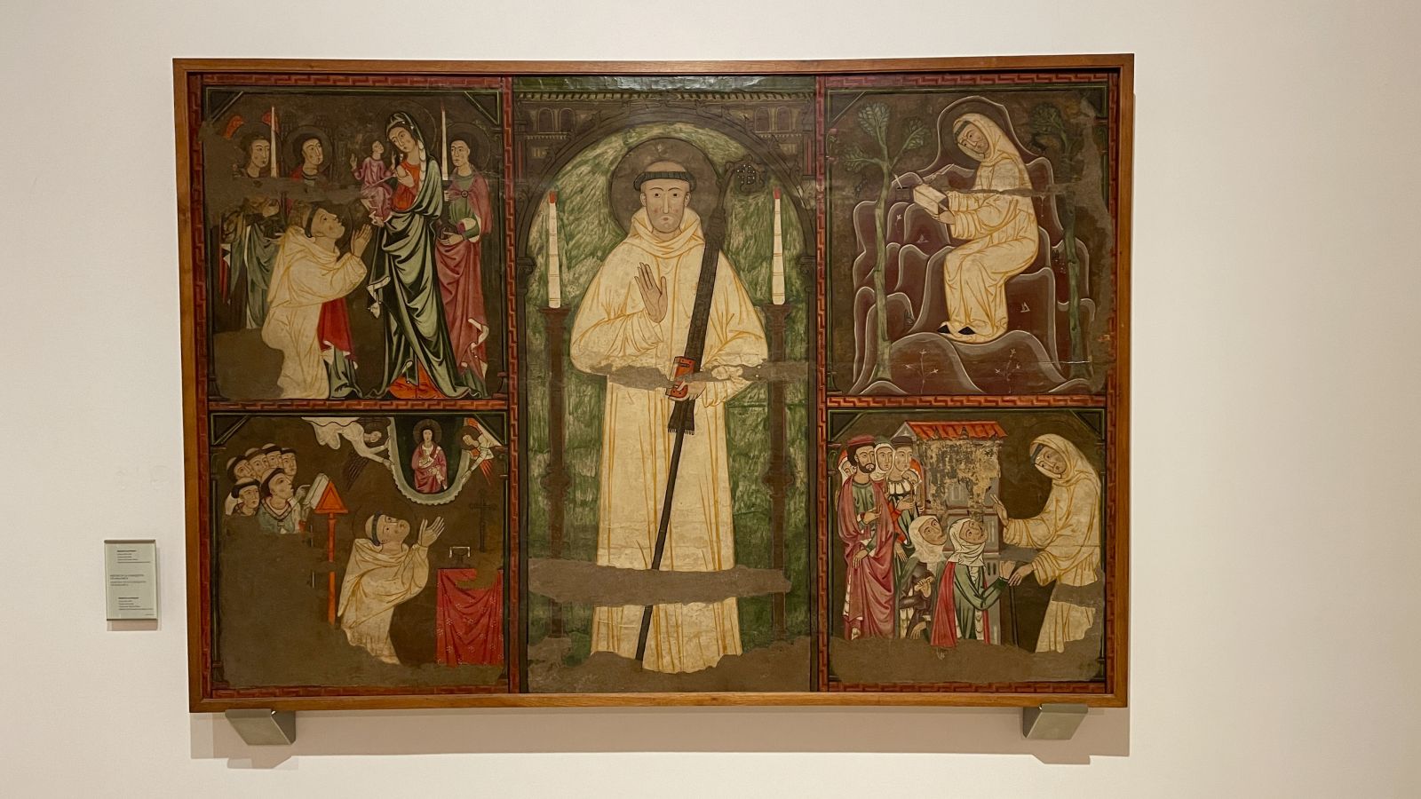 Kunstwerke im Museo de Mallorca in Palma Gemälde an Wandstruktur im Museo de Mallorca im Palacio Aiamans